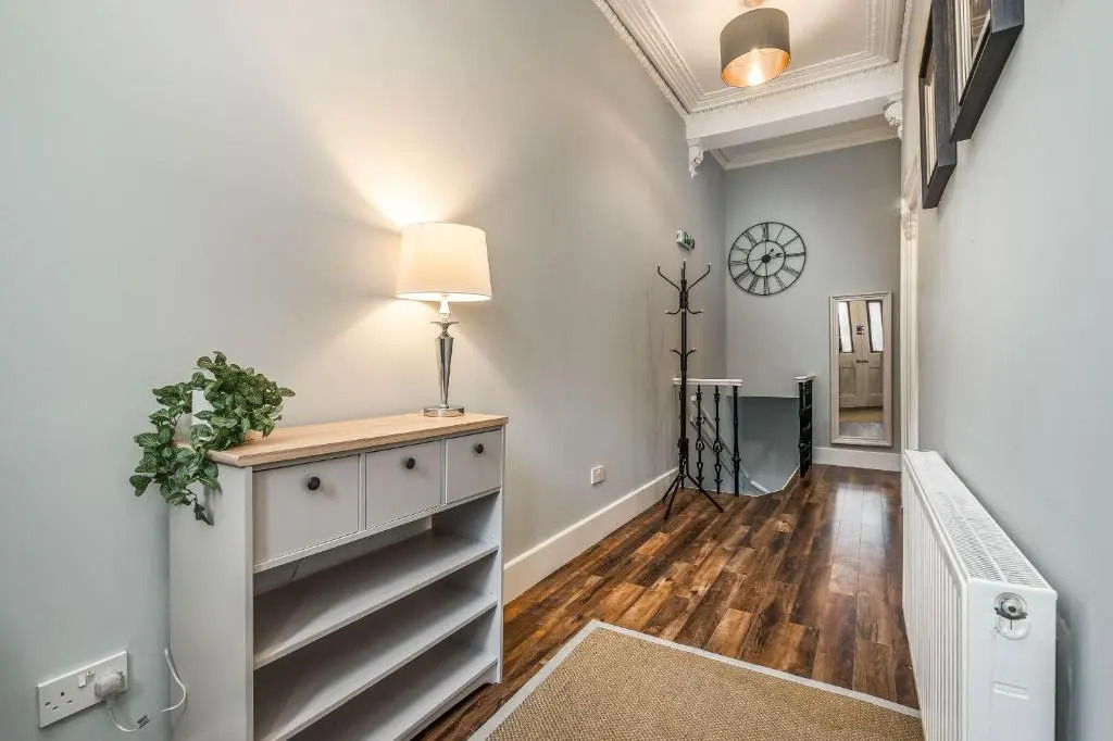 Renfrew Residence Central Glasgow 4-Bed Flat