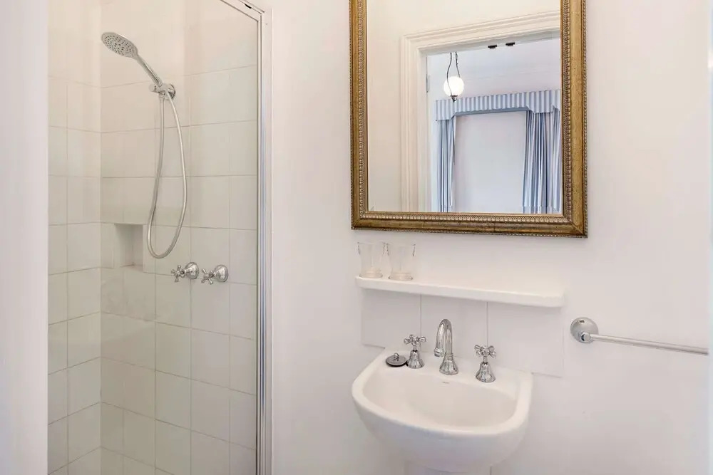 Oscars Waterfront Boutique Hotel