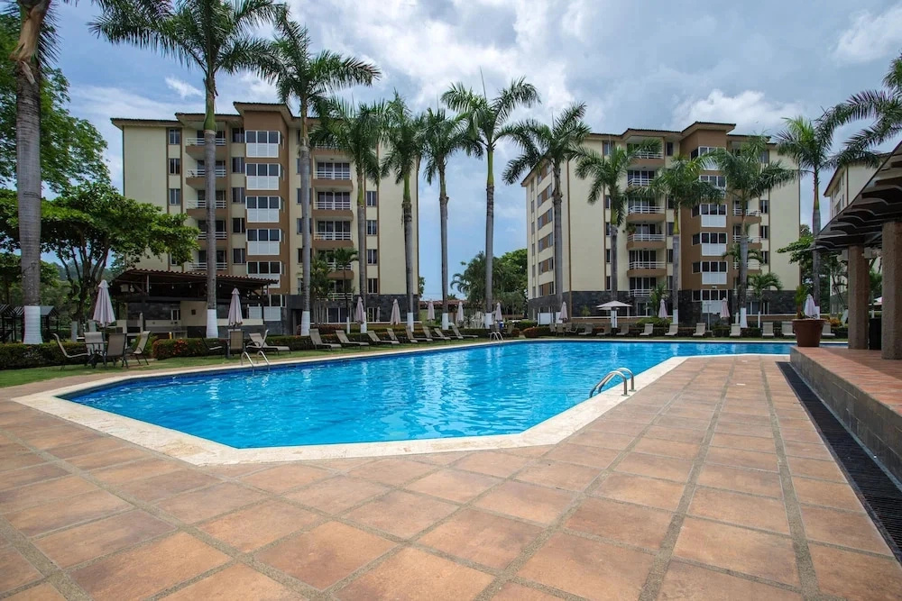 Luxury 3-bedroom Condo in Paradise