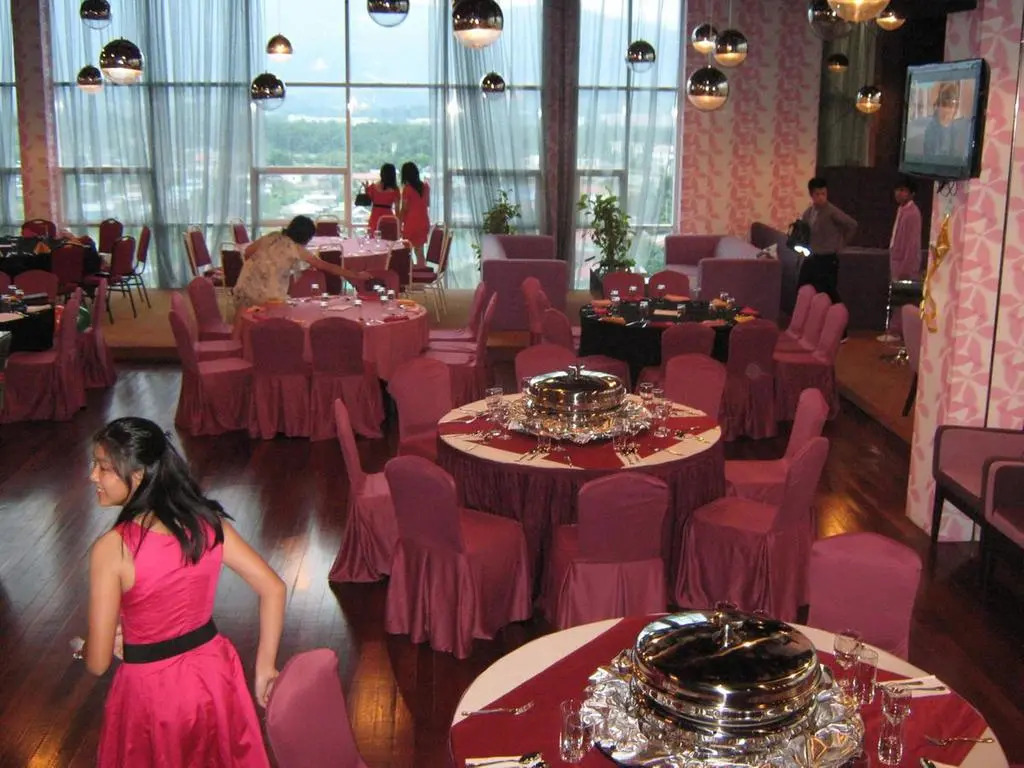 Courtyard Hotel 1Borneo
