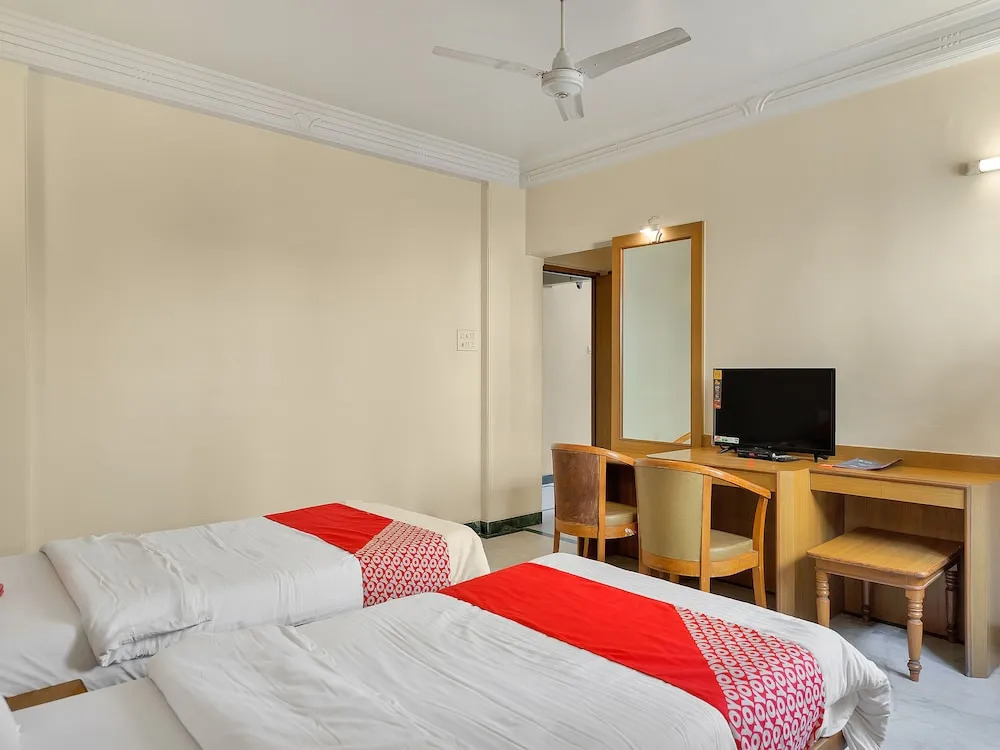 OYO 12020 Hotel Ratna Regency