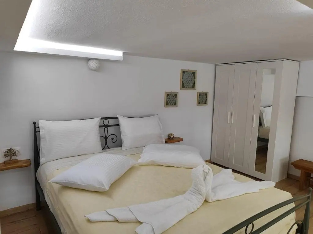 Isidora Apartments