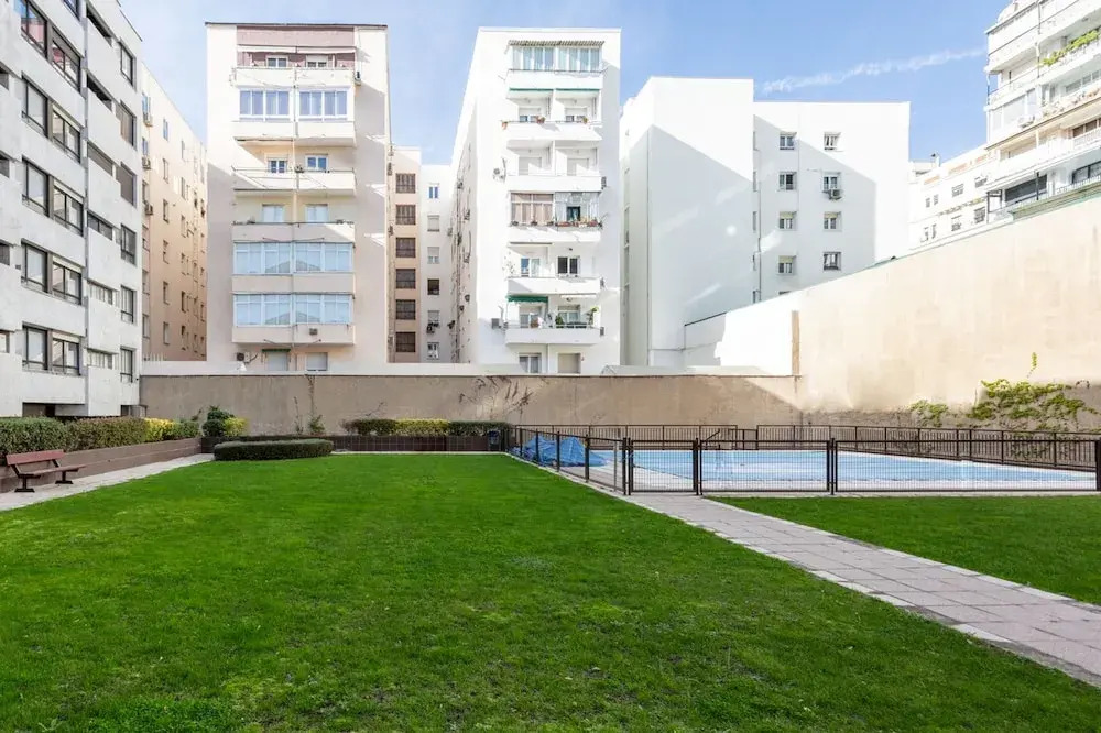 Beires - 1 Bedroom and Shared Pool in Almagro