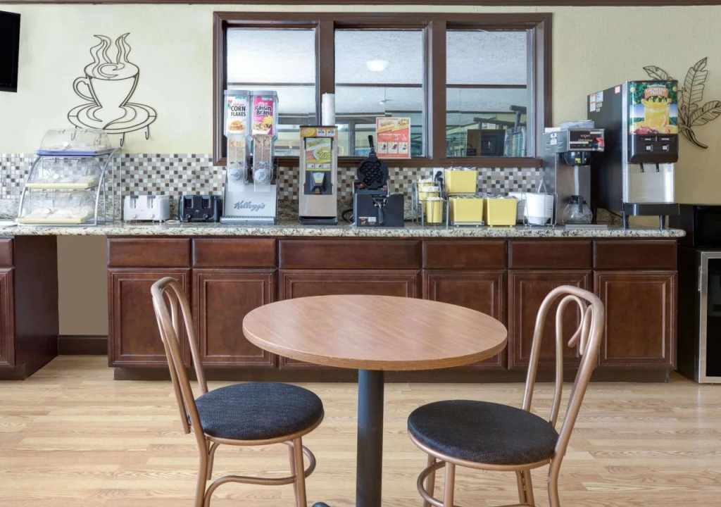 Days Inn & Suites - Sugar Land