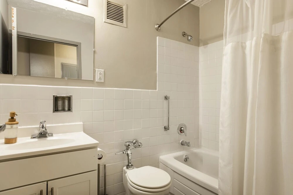 TWO Luxurious 1 BR CozySuites in Downtown Louisville