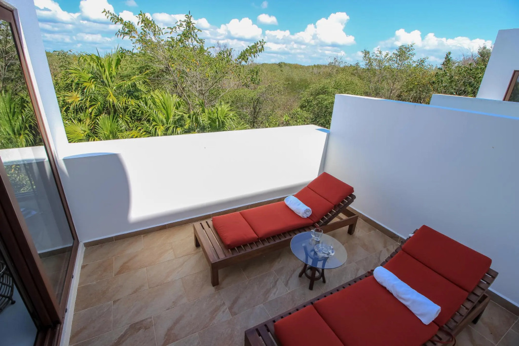 Impressive House Perfect for Large Groups Rooftop Sunbeds Hot Tub Close to the Beach