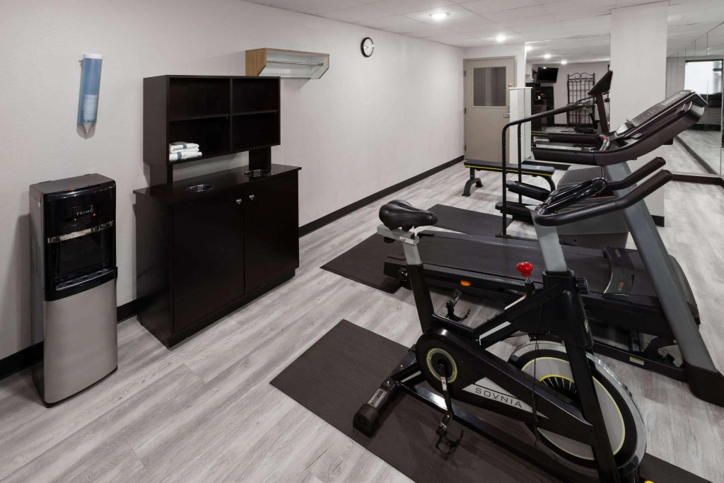 Days Inn & Suites by Wyndham Northwest Indianapolis
