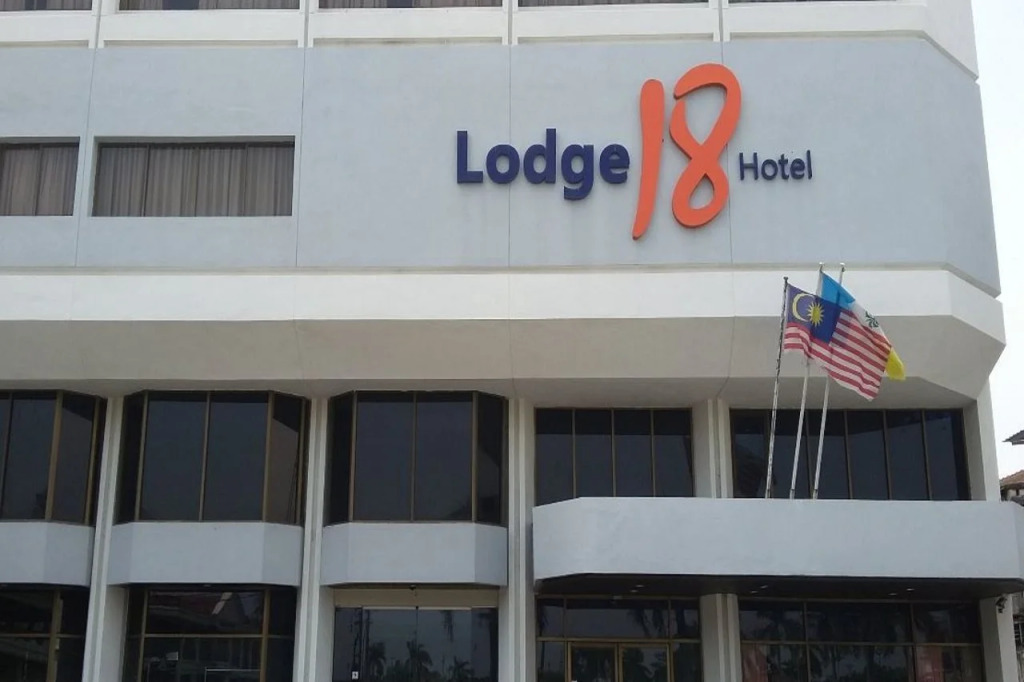 Lodge 18 Hotel