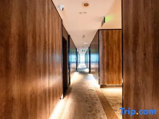 Rujia Huayi Selected Hotel (Nanjing Liuhe Fenghuangshan Park Subway Station Branch)