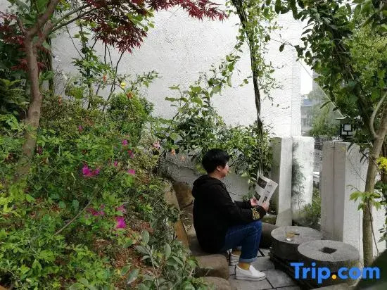 Lichuan Huajianyin Homestay