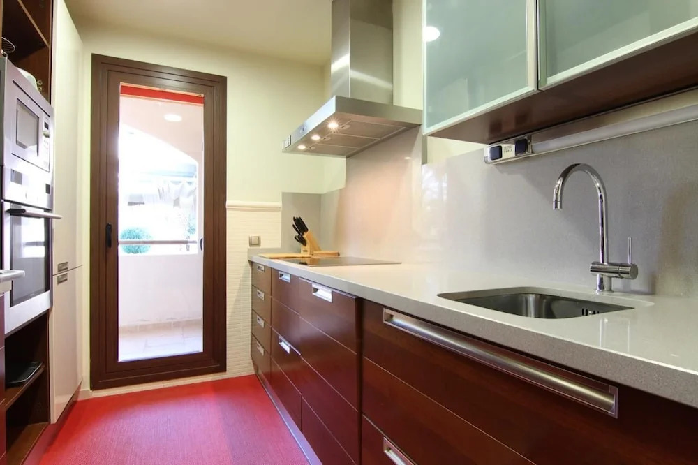 Medina Banus - Exquisite 2BR Apartment by Rafleys Near Puerto Banus, A/, Wifi