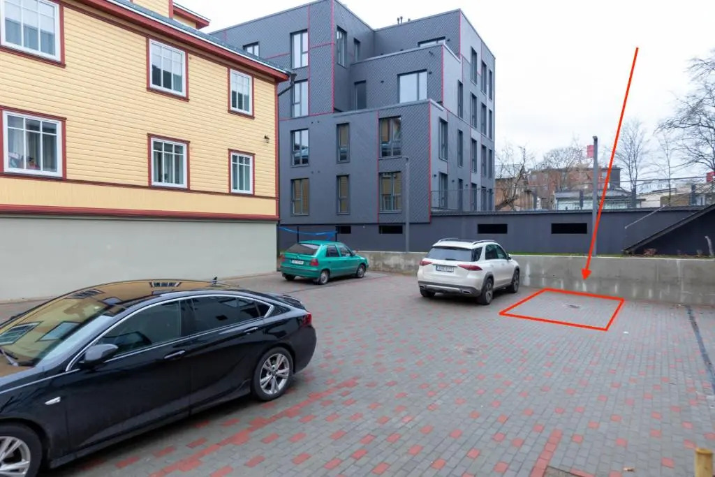 New 1BR in superb location. Free parking & WIFI