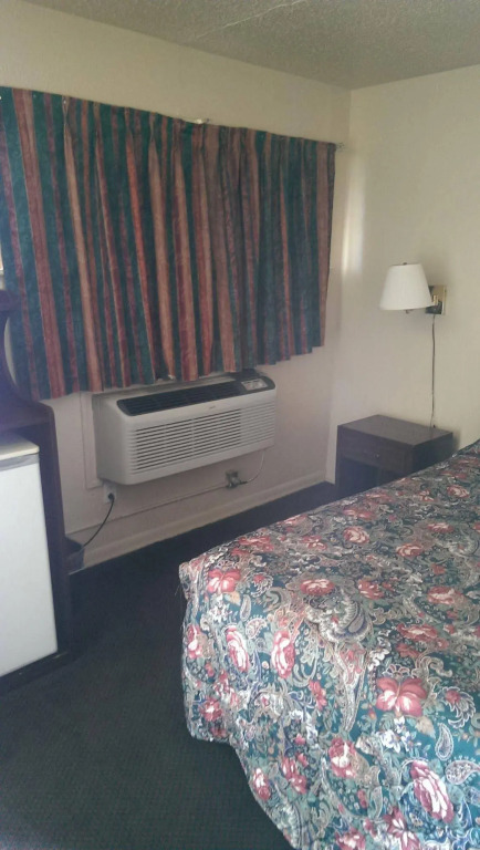 Deluxe Inn