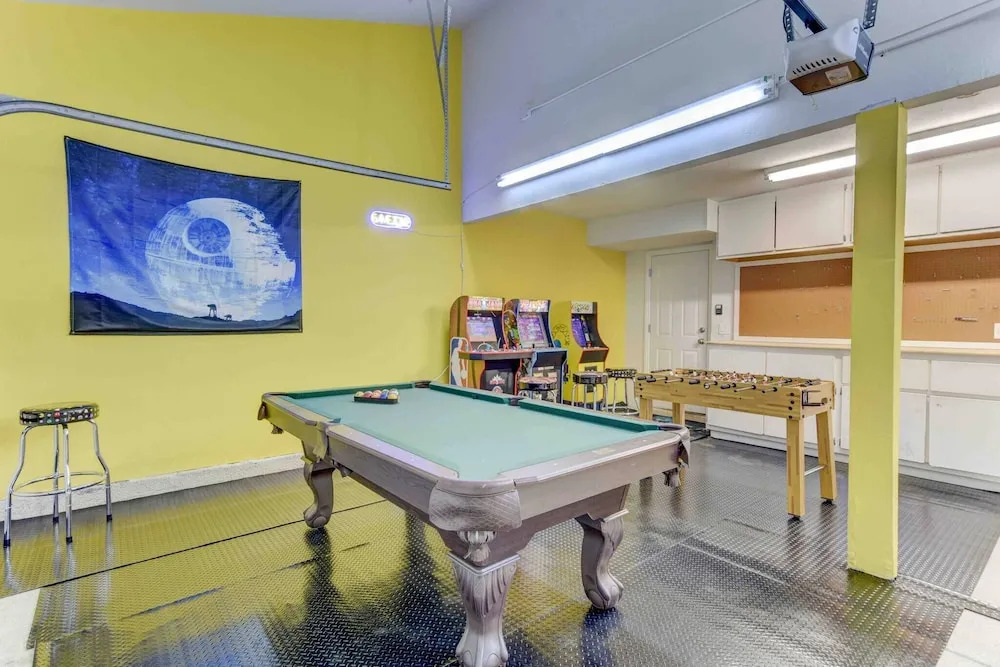 Arcade Game Room, 2 King Beds, ev Chargers