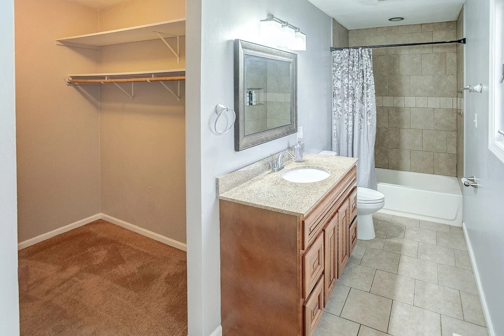Belleville Beauty - Luxury Stay For Work Or Stay For Play Either Way This Is The Perfect Property For You! 4 Bedroom Residence by RedAwning