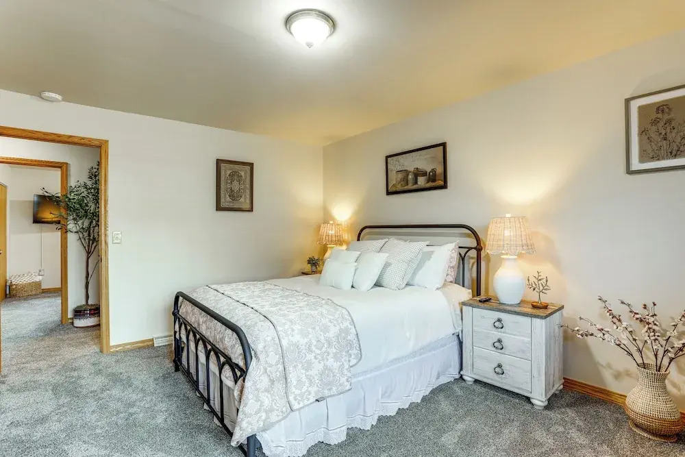 Convenient Townhome 1 Mi to Dtwn Clearfield