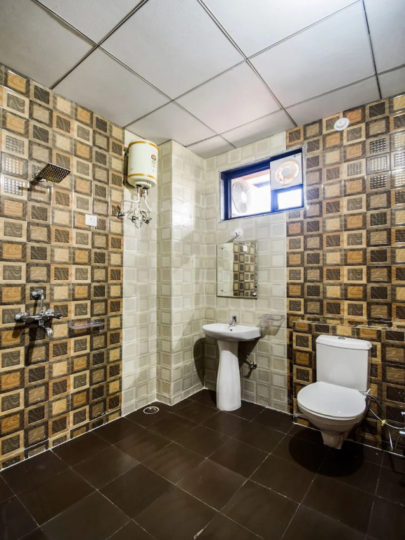 OYO 30911 Eleven 43 Suites