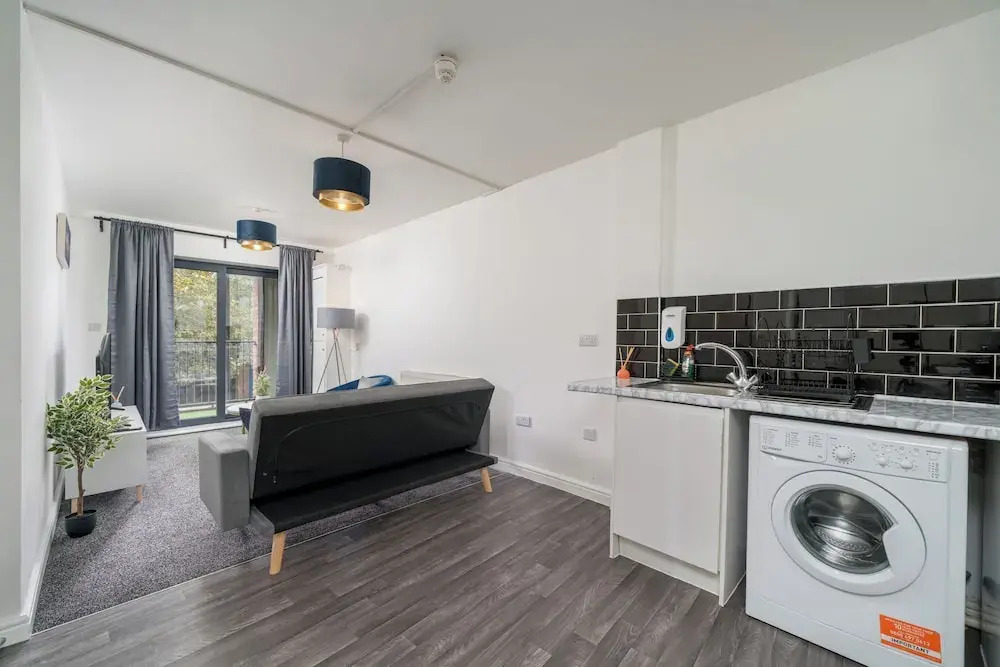 3 Bed- Full Balcony - Closetoo2 & Excel