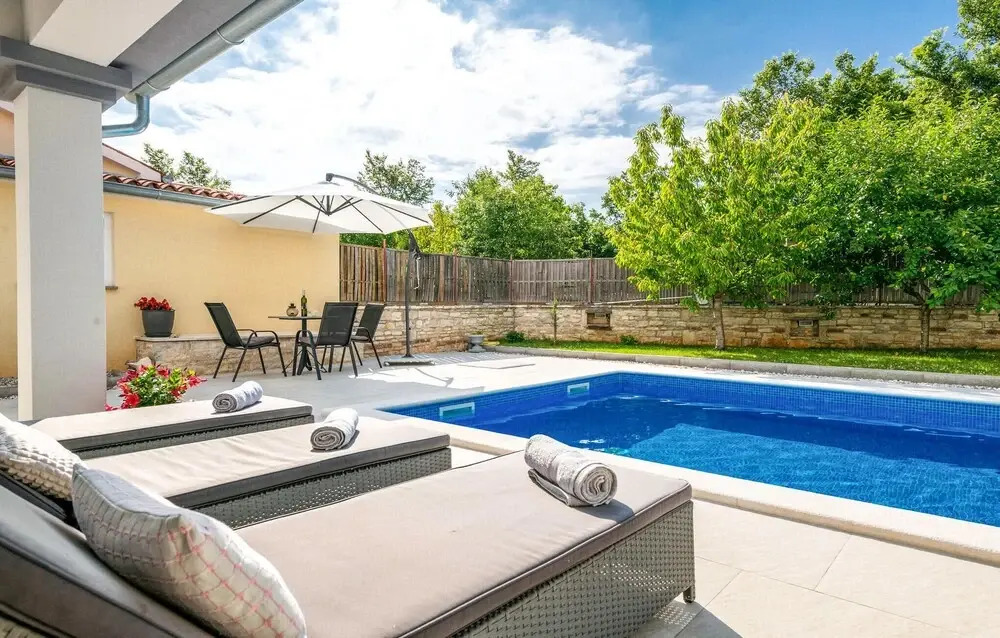 Awesome Home in Vodnjan With 3 Bedrooms, Internet and Outdoor Swimming Pool