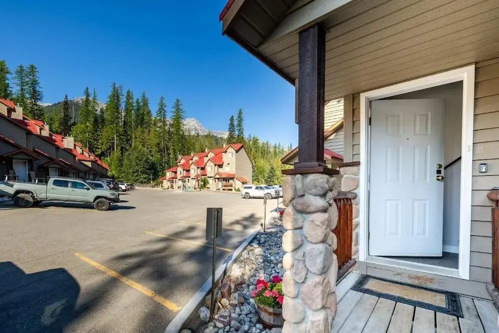 Ski In & 15 Minute Walk to the Lifts Hot Tub AC Pet Friendly