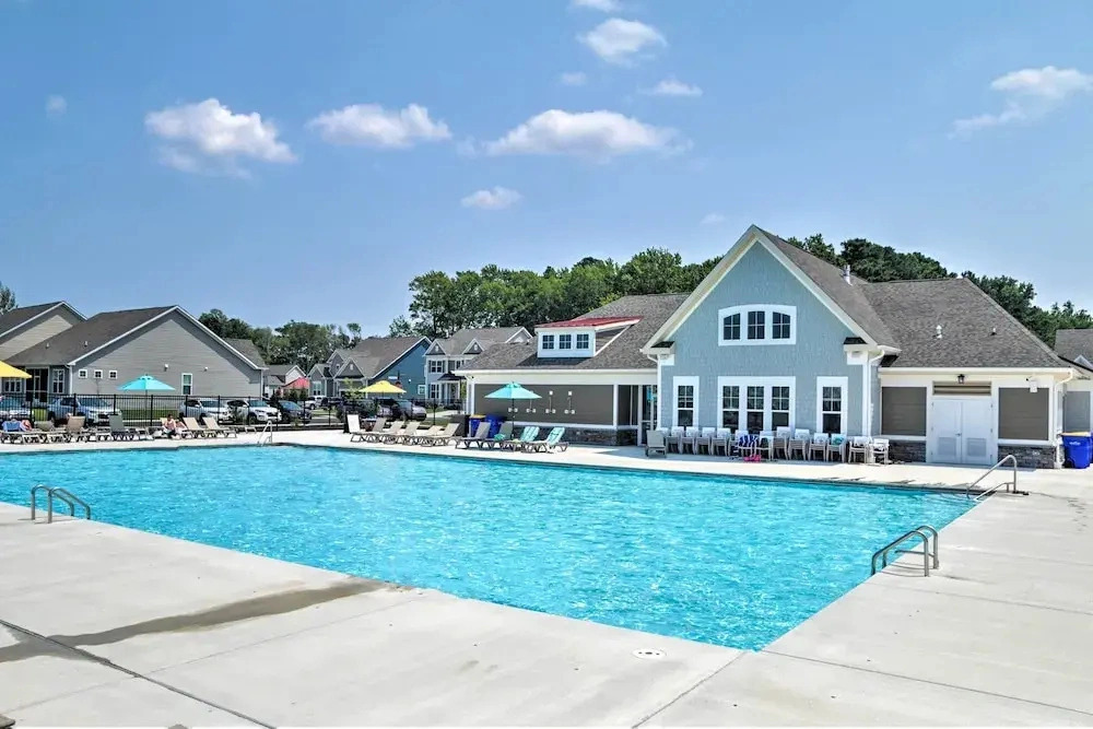 Shuttle to Beach, Relax on Patio! Millville Escape