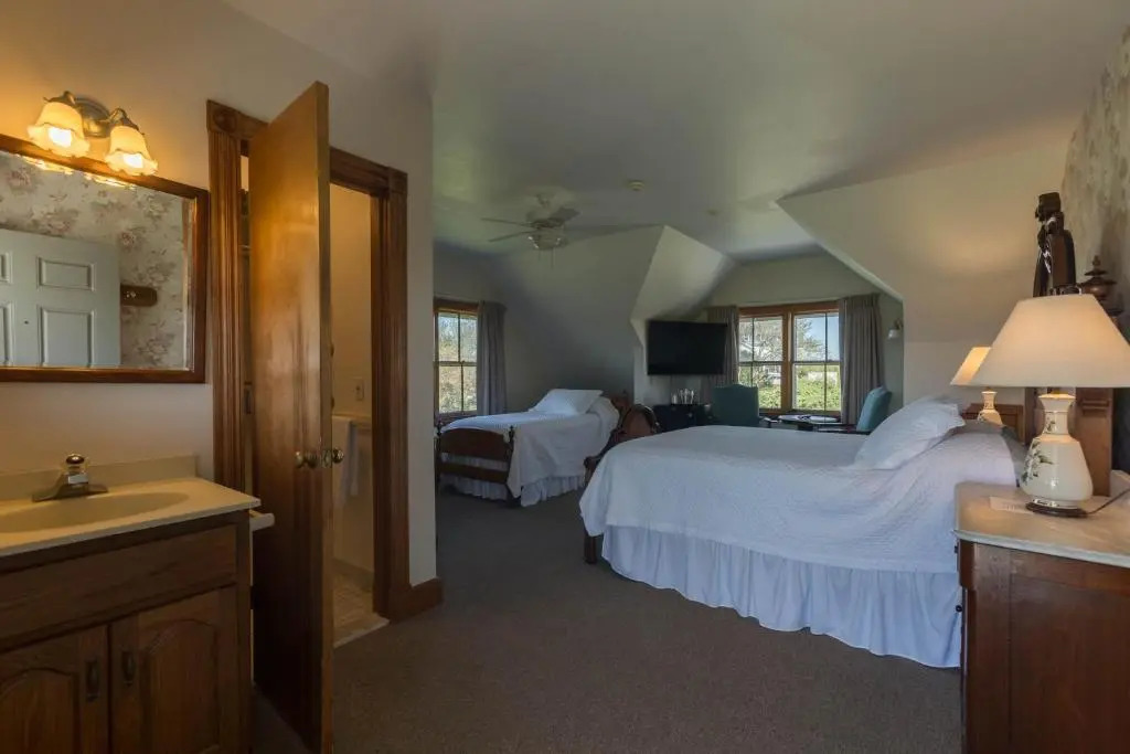 Rose Farm Inn