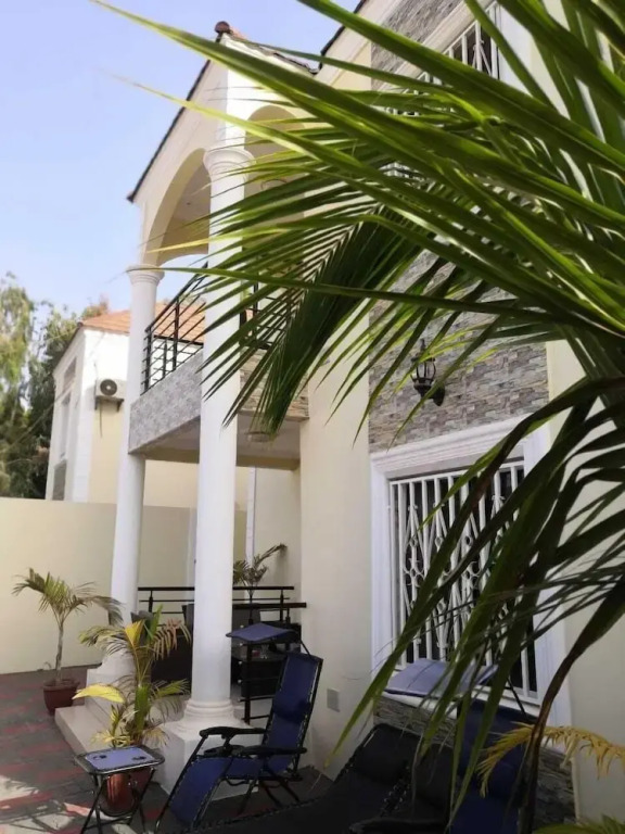 4bed Villa Sleeps 8 - Wifi, Parking, Garden