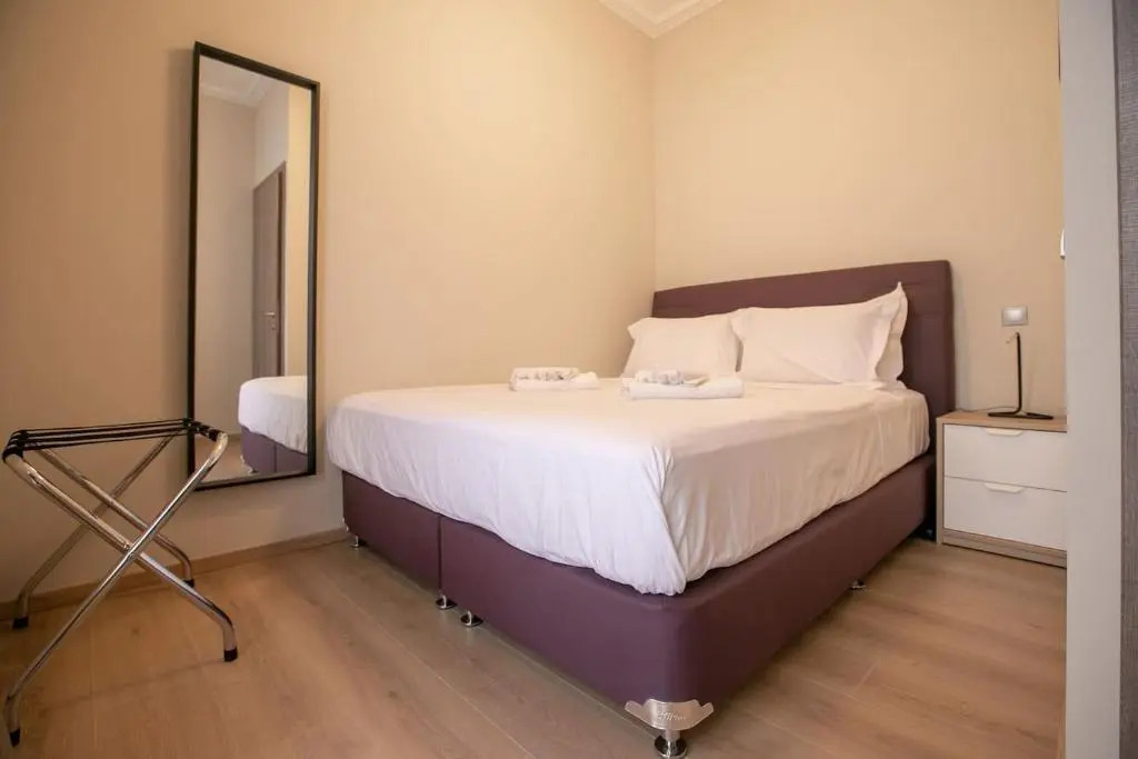 Luxurious 4 bdrm+3 bath Apt in the heart of Athens
