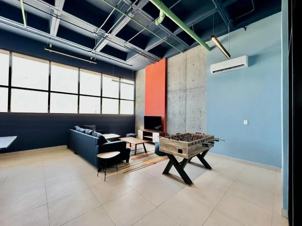Industrial stylish 3-br. apartment & city views in front of Parque Fundidora & Arena Mty