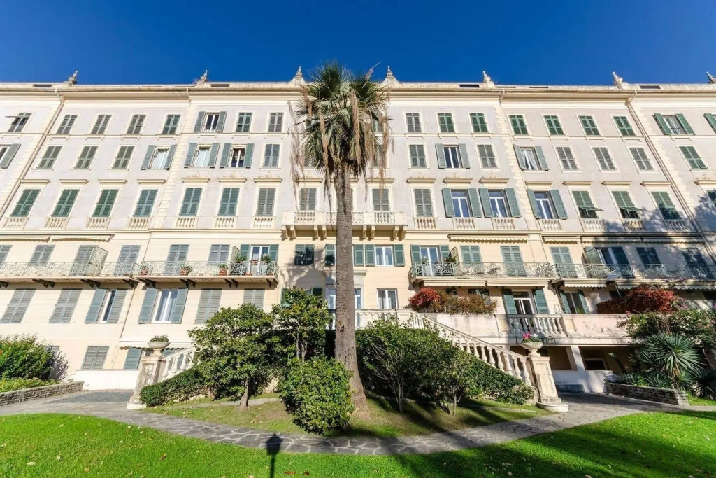JOIVY Lovely Apt with Communal Pool in Nervi