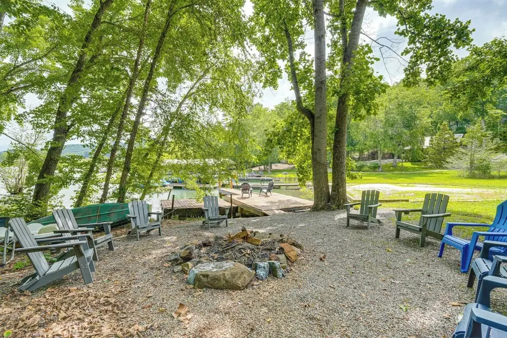 Hiawassee Getaway w/ Hot Tub, Deck & Lake Access!