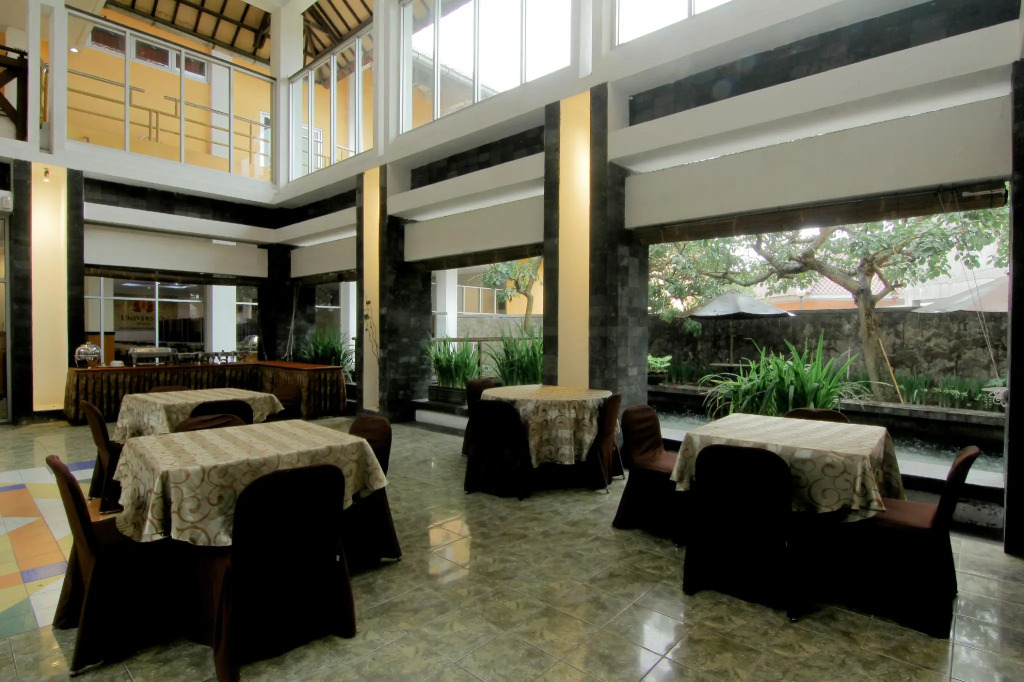 University Hotel
