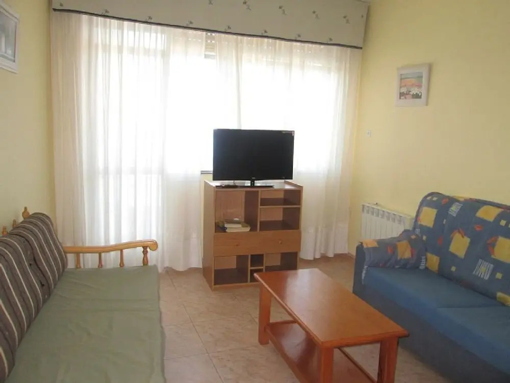 Galicia 100423 3 Bedroom Apartment by Mo Rentals