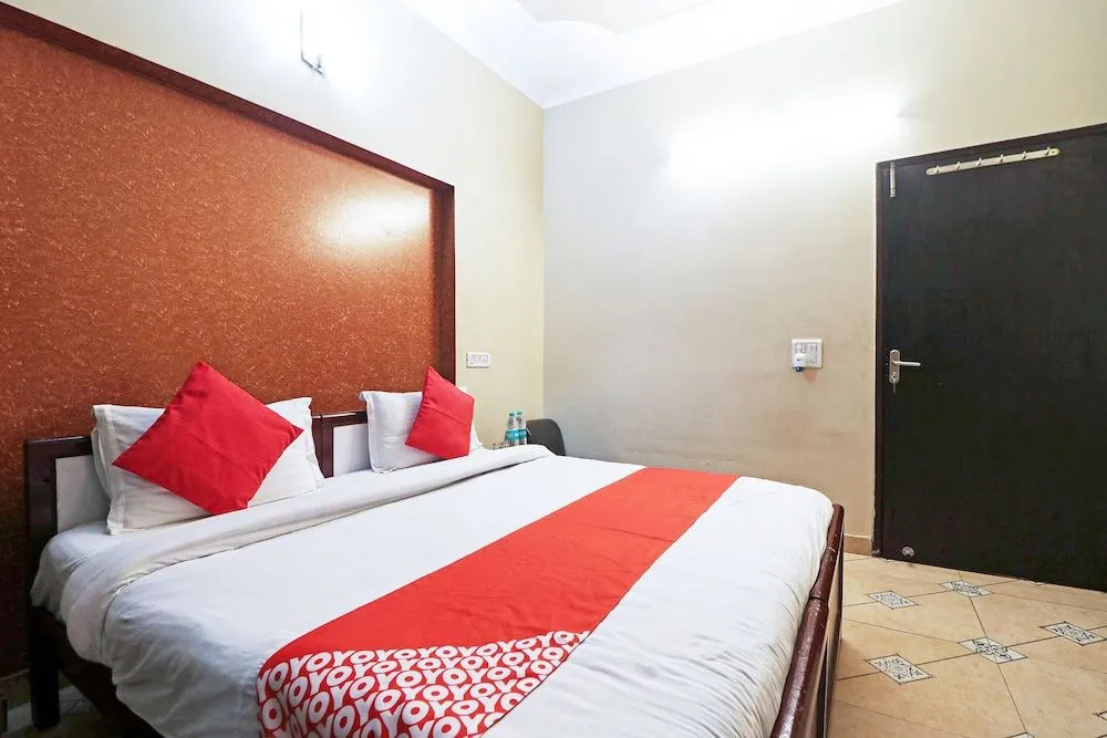 Oyo 6786 Ashu Villa Guest House
