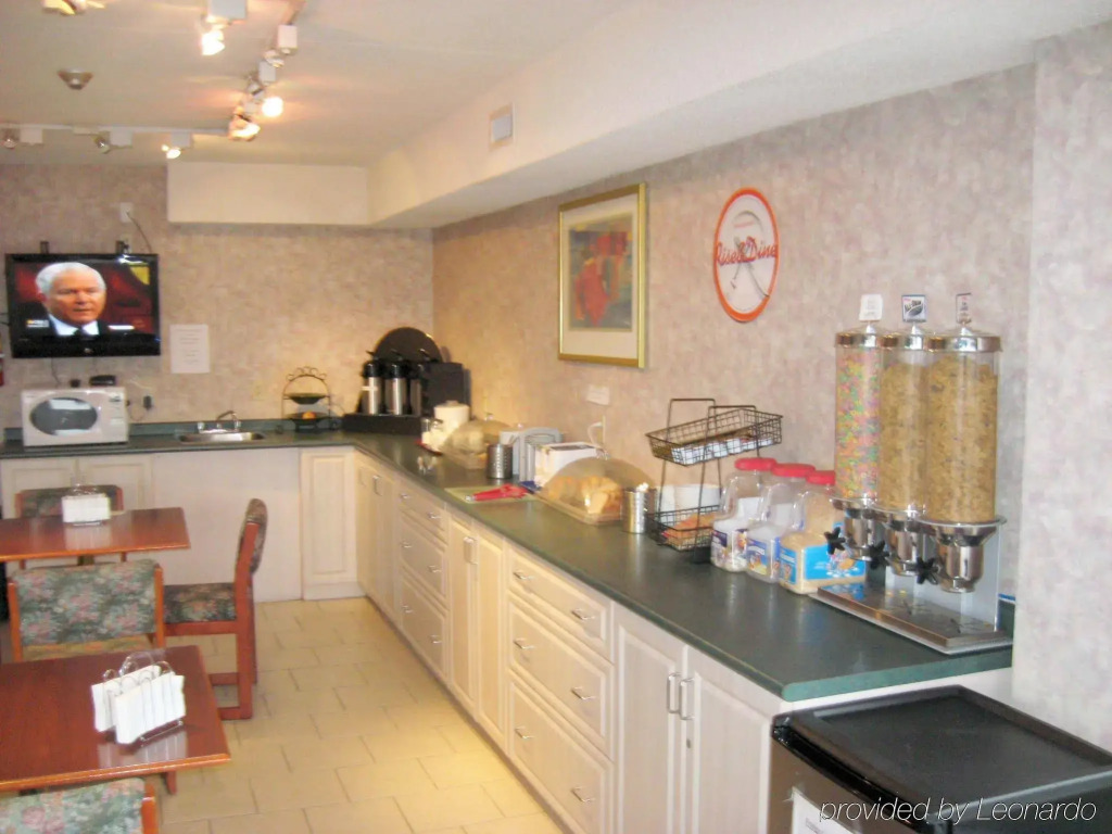 Lexington Inn & Suites-Windsor