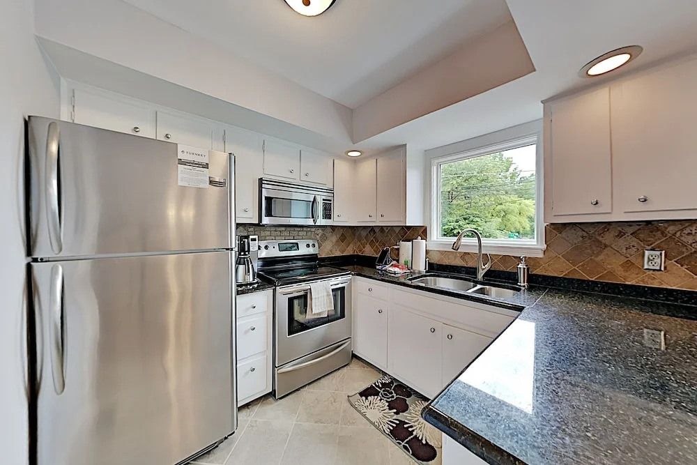 Stylish W/ Patio, Walk To Vanderbilt 2 Bedroom Condo