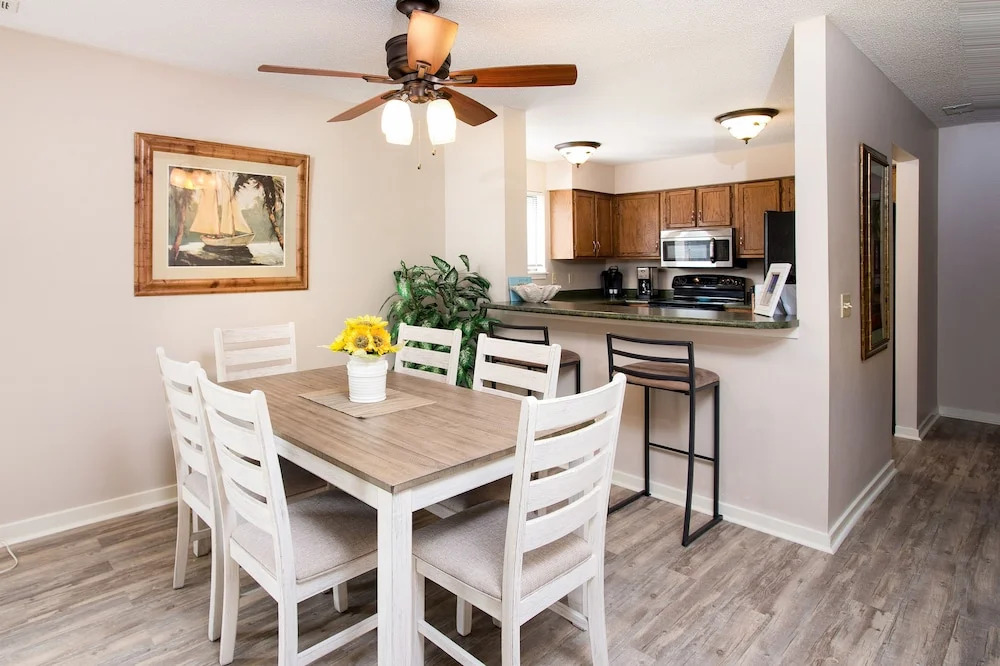 South Forest Beach 3BR w/ Pool & Tennis All-suite Bedrooms Condo