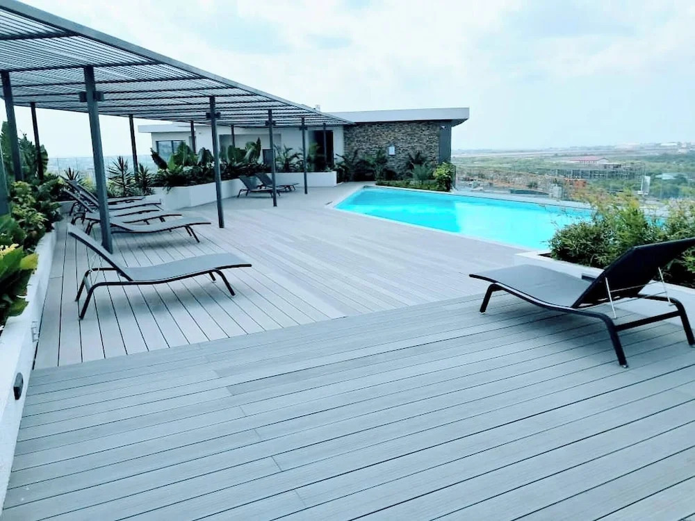 Unique 2 BDR Apartment at Loxwood House With Rooftop Pool and Gym