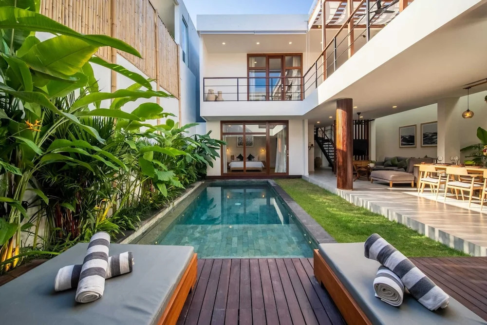 4BR Luxury Modern Contemporary Villa in Canggu