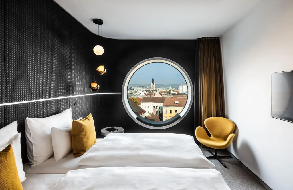 MOOONS Vienna