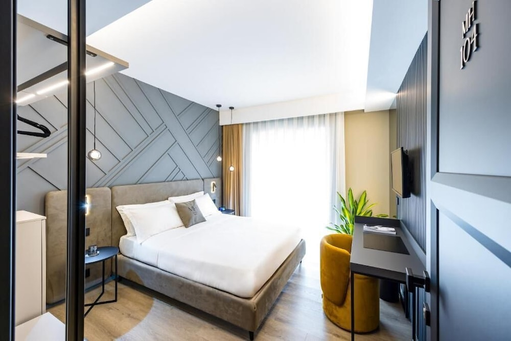 MH SUITES Plebiscito