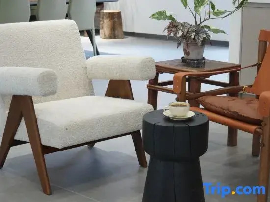 Zhengding Jiaoye Art Homestay