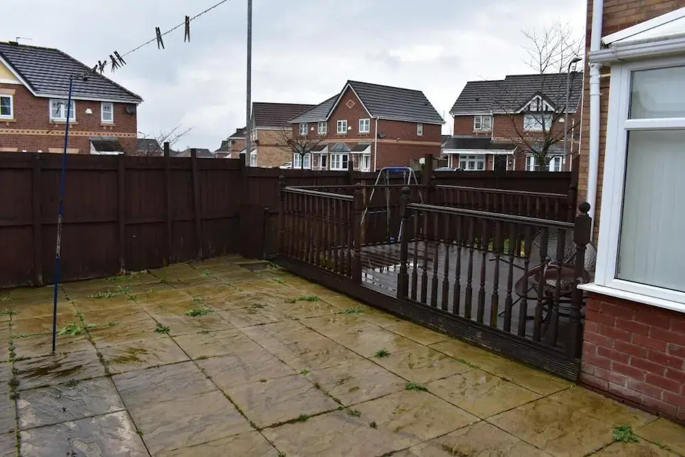 Charming Liverpool Home With Gardens and Parking