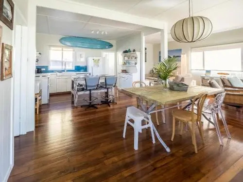 Tallowood beachfront cottage