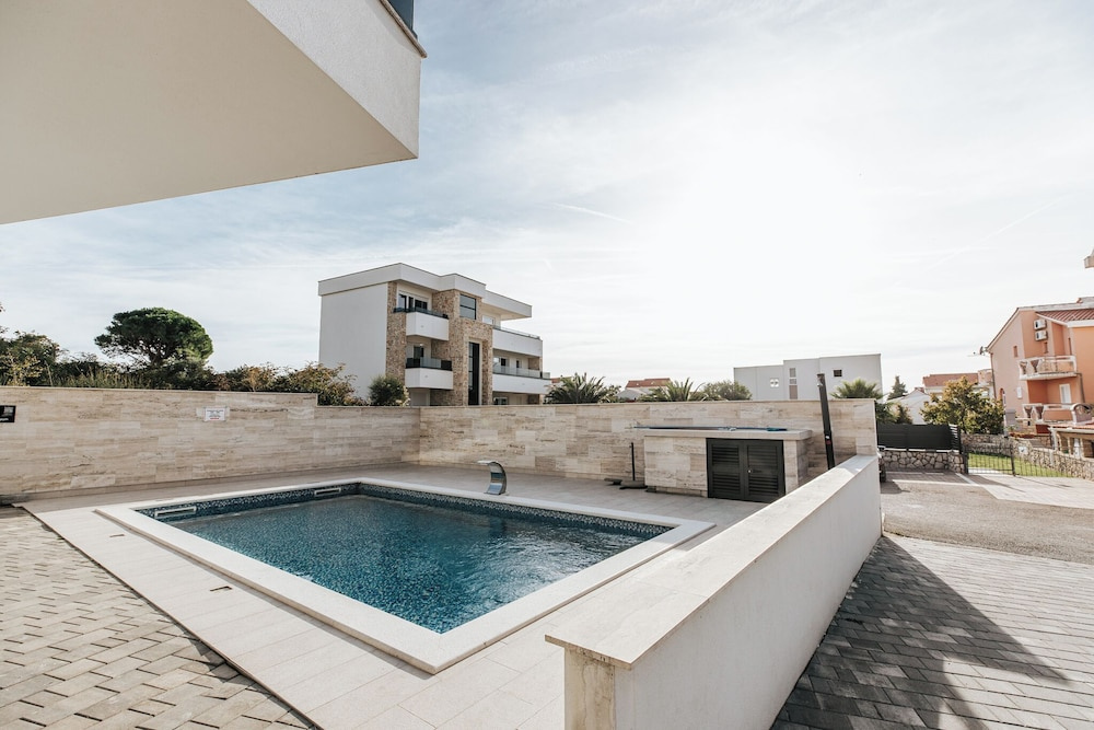 Apartments Pool Villa Maria, Novalja
