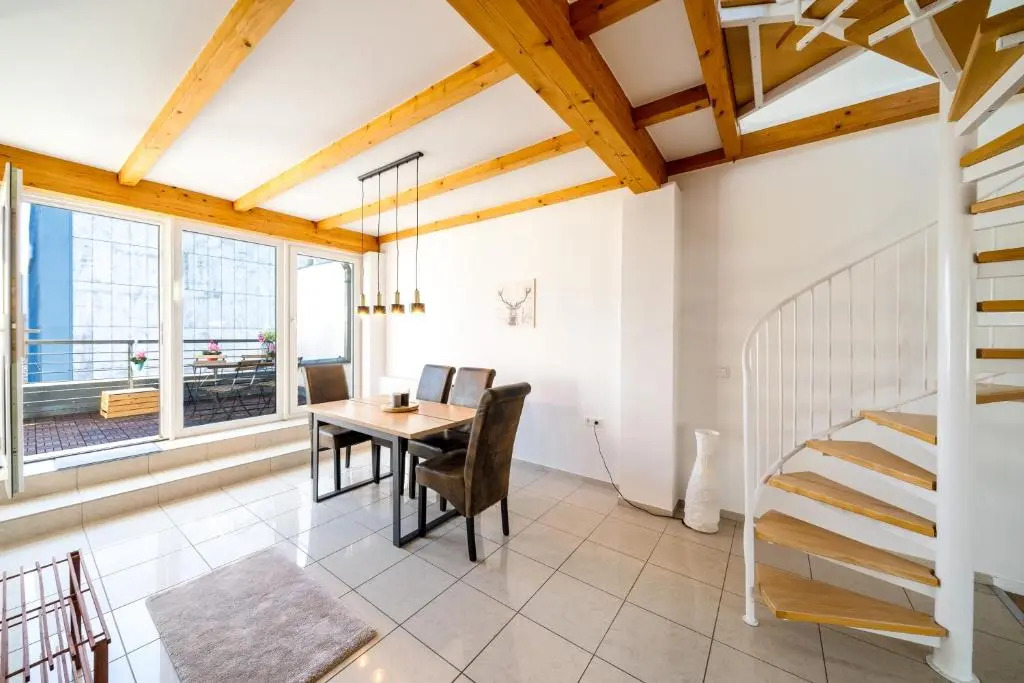 Stylisches Penthouse zentral Balkon 75m2 NFLX