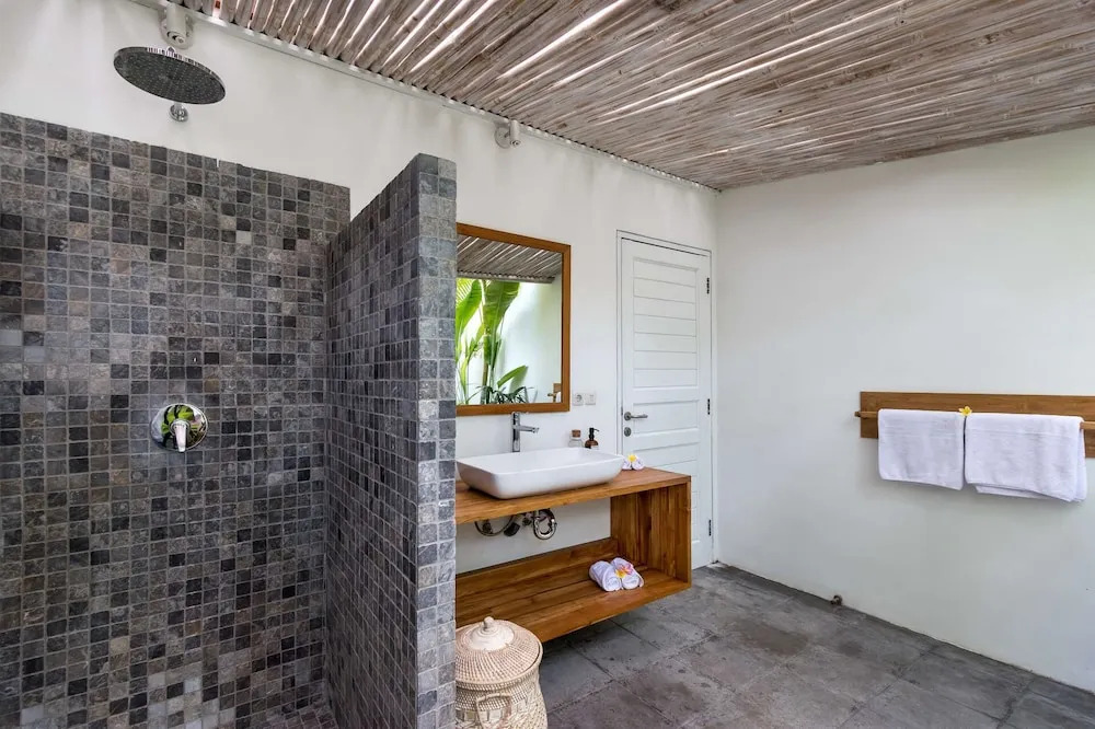 Luxury 4 Bedroom Villa With Private Pool, Bali Villa 2067