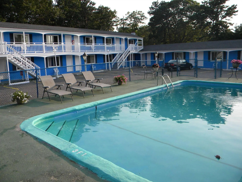 Dennisport Surf Club Boutique Hotel