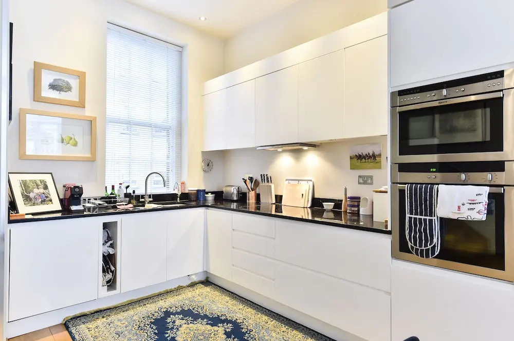 JOIVY Elegant 3 Bed Apt With Rooftop Terrace In Pimlico