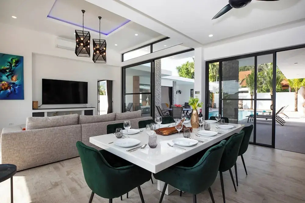 Modern 5 Bedrooms Pool Villa Curtis